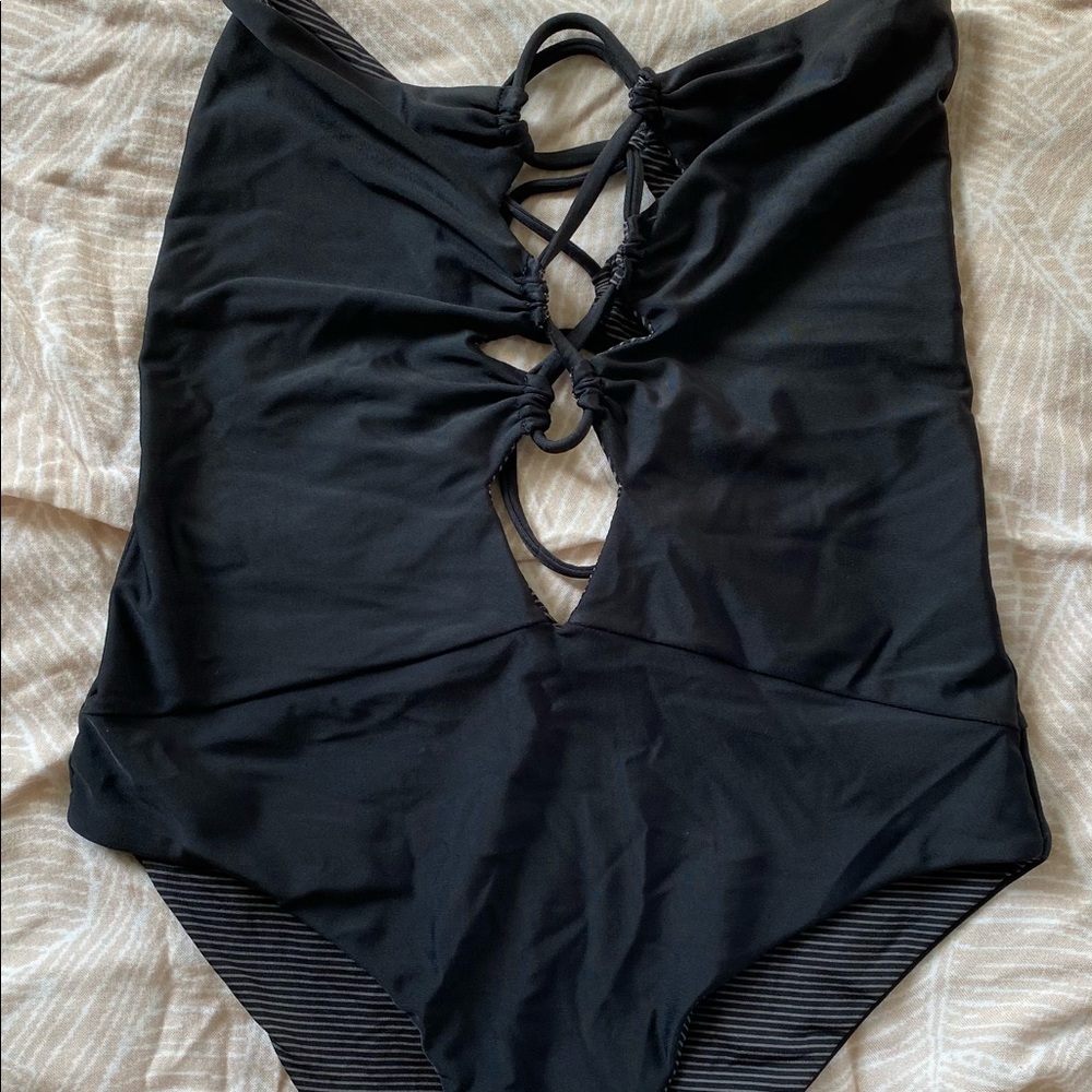 Acacia Bronx in jet small, used once (not in water)